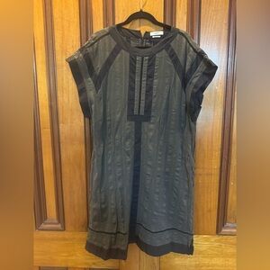 This is an Isabel Marant Étoile crepe shift dress in gray and navy.